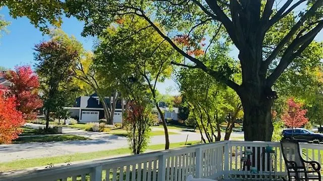 B4 A Private In Downtown With Desk And Wi-fi Near Everything * Naperville