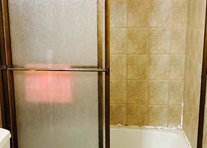 B2 A Private In Downtown With Desk And Wi-fi Near Everything Habitación en casa particular Naperville