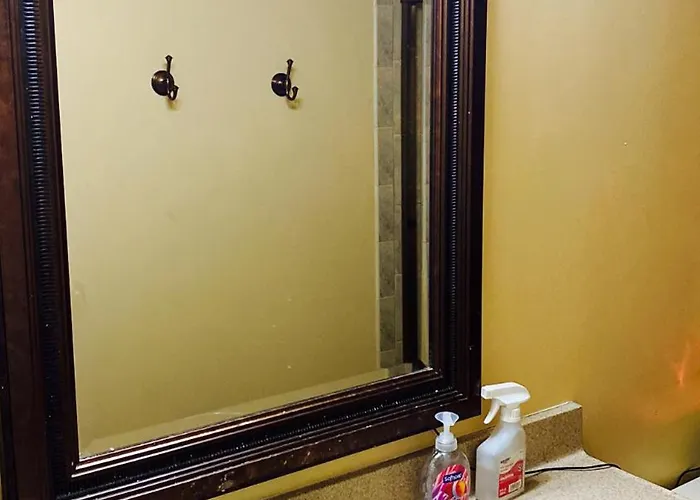B2 A Private In Downtown With Desk And Wi-fi Near Everything *