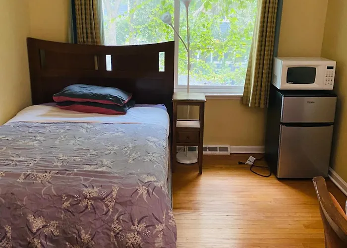 B2 A Private In Downtown With Desk And Wi-fi Near Everything *