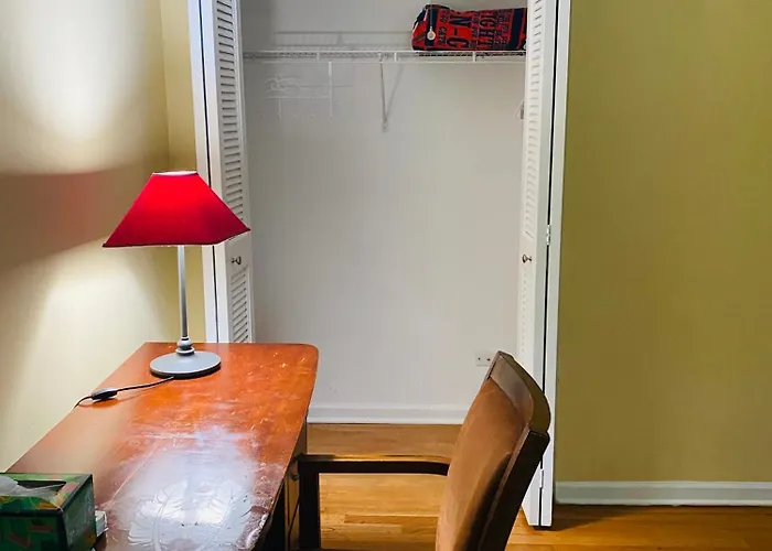 B2 A Private In Downtown With Desk And Wi-fi Near Everything * Naperville