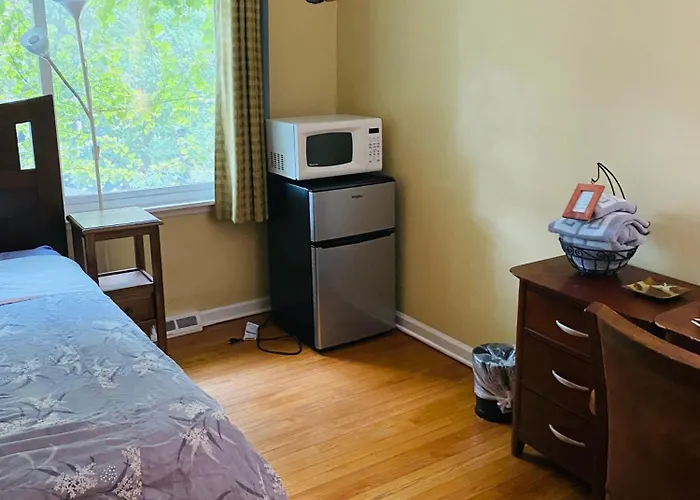 B2 A Private In Downtown With Desk And Wi-fi Near Everything Habitación en casa particular
